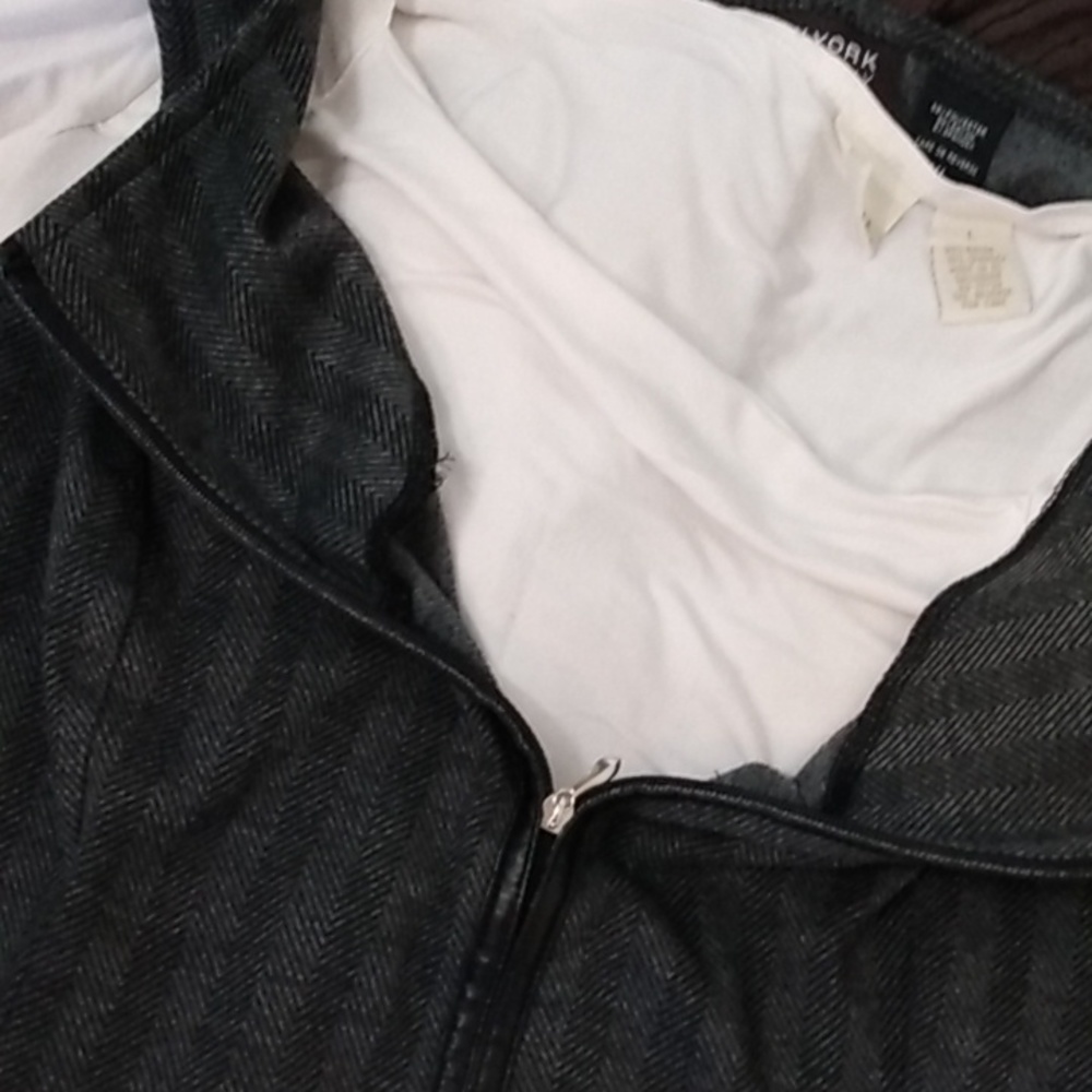 New York & CO Vest - Picture 3 of 10